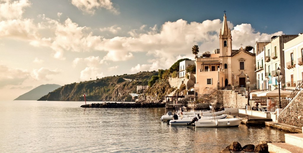 marina-corta-in-lipari-island-Italy